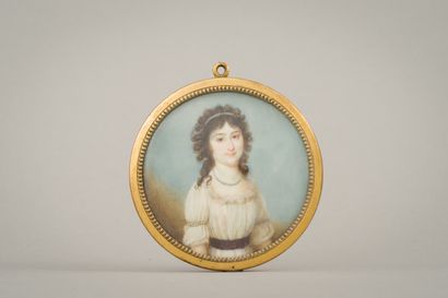 null 173. Round miniature on ivory representing the portrait

of a young woman in...