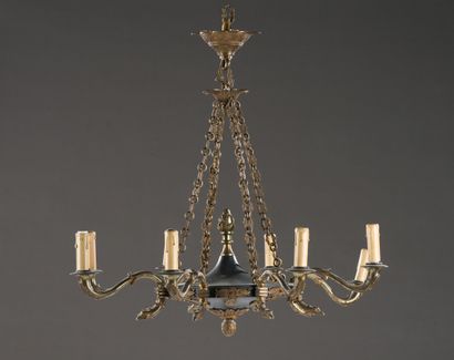 null 207. Chandelier with eight arms of light in varnished brass and green

lacquered...