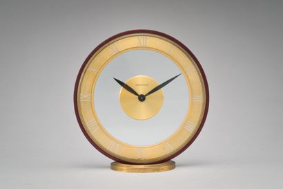 null JAEGER-LECOULTRE :

Circular varnished brass table clock with openwork indexes.

Base...