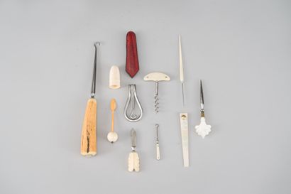 null Lot of small utensils of necessary out of steel, mother-of-pearl ivory and bone,...