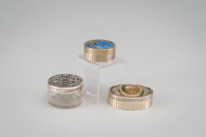 null Set of three boxes, comprising : 

- A round engraved crystal box, the lid with...
