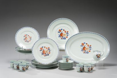 null RAYNAUD (Limoges):

Part of a porcelain dinner service with polychrome and gold...