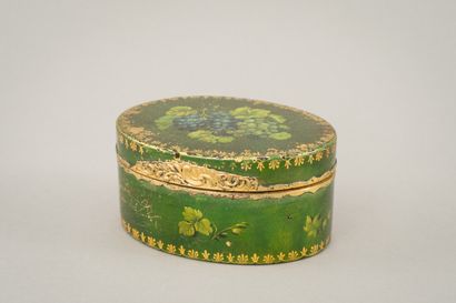 null Oval box with varnished decoration of grapes and vine leaves underlined by friezes...