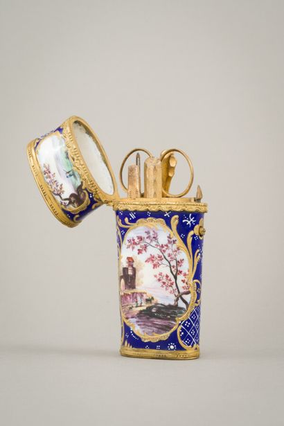 null Travelling sewing kit in gilt metal enamelled in polychrome with maritime landscapes,...