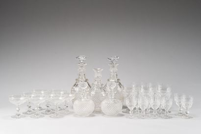 null SAINT-LOUIS :

Part of a set of crystal glasses with diamond-point decoration,...