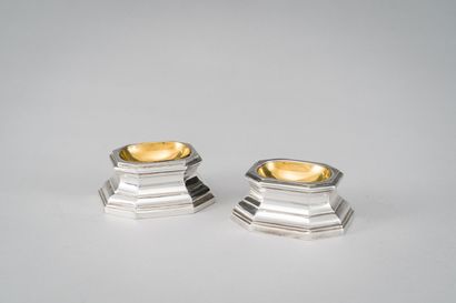 null Pair of silver and silver gilt (950/1000e) salerons with cut sides.

Signed...