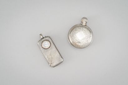 null Travelling pocket watch in silver (925/1000e), forming a louche and pyrogen...