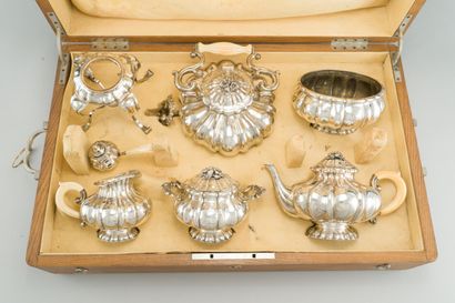null 39. Silver tea and coffee set 800/1000, model with melon ribs, figured CTW under...
