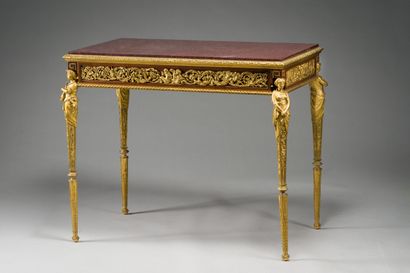 null 71. Henry DASSON

Rare middle table of rectangular shape called "Table des Arts",...