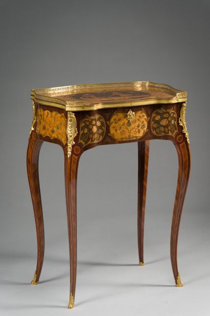null 105. Emmanuel Alfred BEURDELEY (dit Alfred II)

Table coiffeuse dite « aux singes...