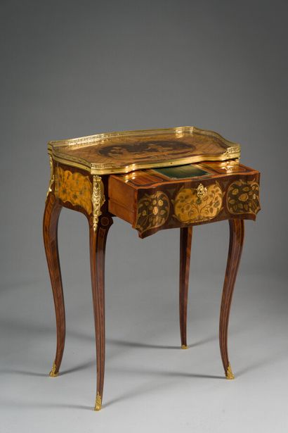 null 105. Emmanuel Alfred BEURDELEY (dit Alfred II)

Table coiffeuse dite « aux singes...