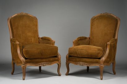 null 78. Pair of bergères with low seat and flat back, in molded and carved beechwood...