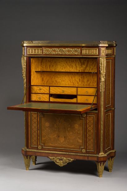null 82. Paul Charles SORMANI

Secretary with flap inlaid with floral scrolls tied...