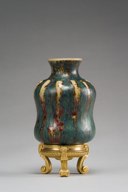 null 135. DALPAYRAT, Pierre-Adrien (1844-1910)

Vase coloquinte à côtes de melon...