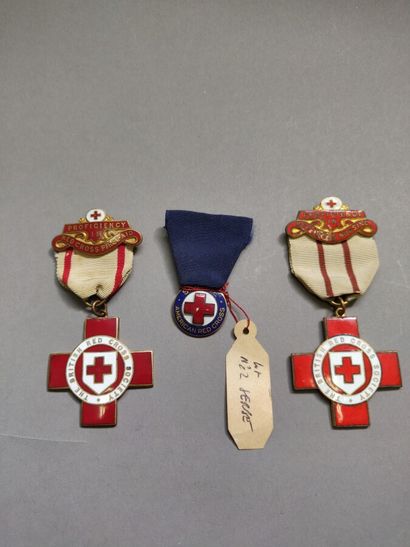 Ensemble de trois médailles de la Croix Rouge...