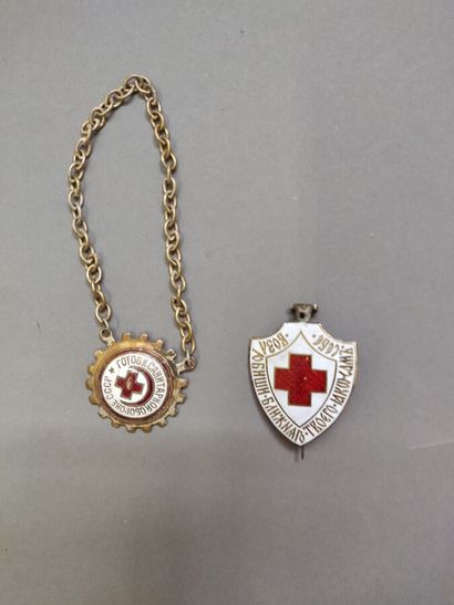 Lot de deux médailles de la Croix Rouge russe,...