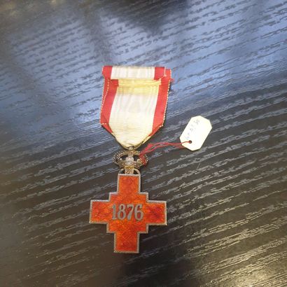 null Médaille émaillée de la Croix Rouge serbe.