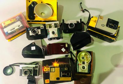 null Appareil photographique. Ensemble d'une vingtaine d'appareils Agfa et Kodak...