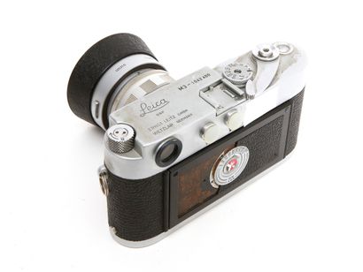 null Appareil photographique. Boitier Leitz Leica M3 (1961) n°1 042 400 avec objectif...