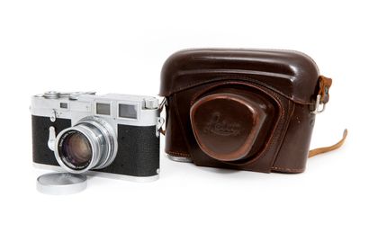 null Appareil photographique. Boitier Leitz Leica M3 (1954) n°702 410 avec objectif...