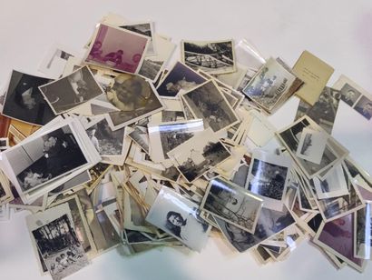 null Photography, snapshot. Important set of nearly four hundred prints, mainly silver...