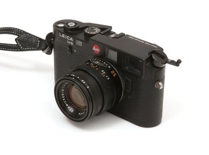 null Appareil photographique. Boitier Leitz Leica M6 noir n°1709461 (1986) avec objectif...