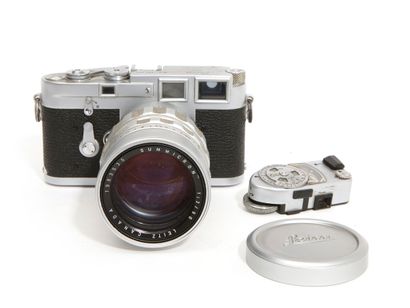 null Appareil photographique. Boitier Leitz Leica M3 (1955) n°784 462 avec objectif...