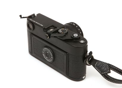 null Appareil photographique. Boitier Leitz Leica M6 noir n°1709461 (1986) avec objectif...