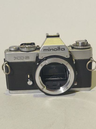 null Appareil photographique. Ensemble de six appareils Minolta : boitier Minolta...