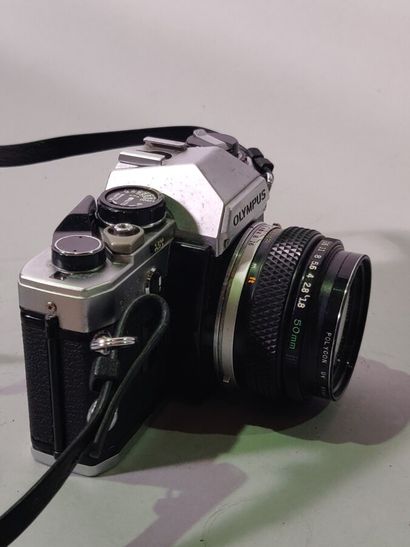 null Appareil photographique. Ensemble de cinq appareils Olympus. Boitier Olympus...