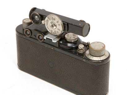 null Appareil photographique Leitz. Boitier Leitz Leica noir II n°85540 (1932) avec...