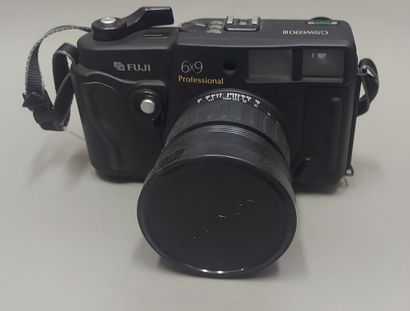 null Appareil photographique. Boitier Fuji Fujifilm GSW690 III (6x9 Professional)...