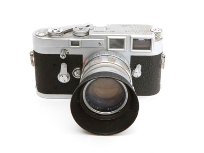 null Appareil photographique. Boitier Leitz Leica M3 (1961) n°1 042 400 avec objectif...