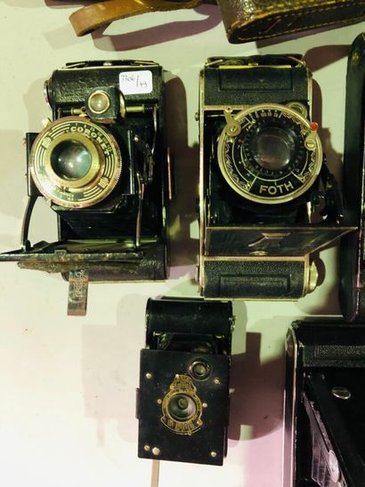 null Appareil photographique. Ensemble de six appareils Kodak, Foth et Coronet à...