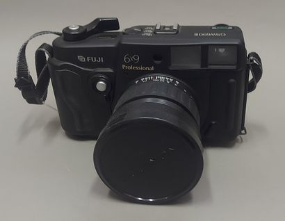 null Appareil photographique. Boitier Fuji Fujifilm GSW690 III (6x9 Professional)...