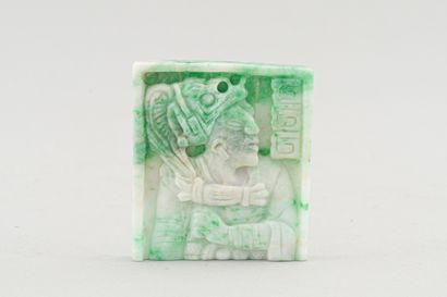 null 106. Plate in jadeite with Indian decoration.

Size : 5,5 x 4,8 cm.