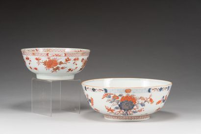 null 39. Deux grands bols en porcelaine rouge de fer et Imari

chinois

 Chine, XVIIIe...