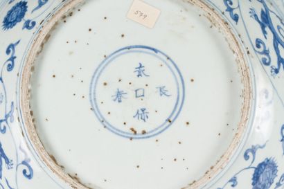 null 46. Blue and white porcelain dish

 China, late Ming dynasty (1368-1644)

 The...