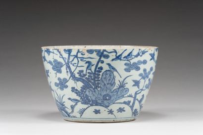 null 35. Bas de vase en porcelaine bleu blanc

 Chine, marque et époque Wanli (1573-1620)

...