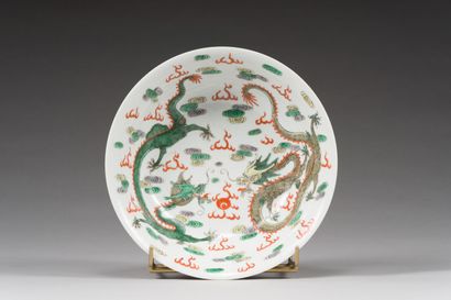 null 27. Grand bol en porcelaine famille verte

Chine, XXe siècle

 Entièrement décoré...