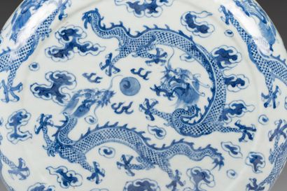 null 31. Vase gourde en porcelaine bleu blanc

 Chine, fin du XIXe-début du XXe siècle

...