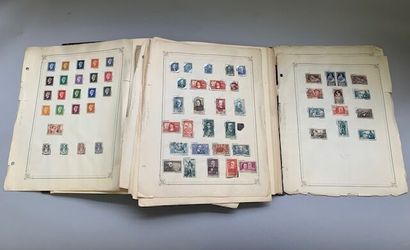 null 15. Lot of two albums and a stamp pocket

France + Saarland + world + semi-modern...