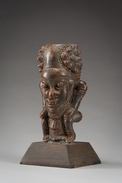 46. Pipe bowl modeled of a seated dignitary...