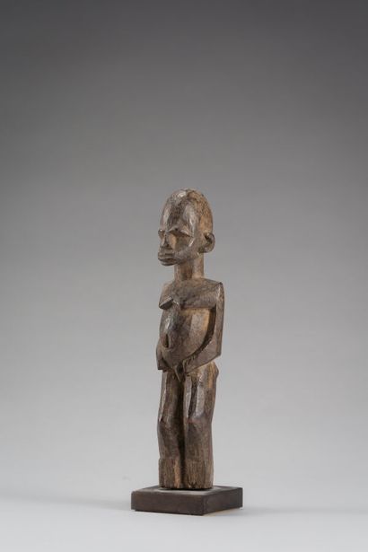 null 16. Statuette of fertility.

Hardwood, old patina and marks of use.

Lobi, Burkina...