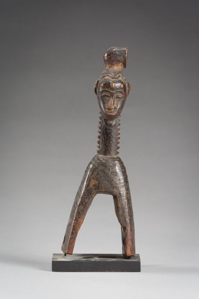 null 24. Stirrup of a loom pulley with a head

with a long neck decorated with staggered...
