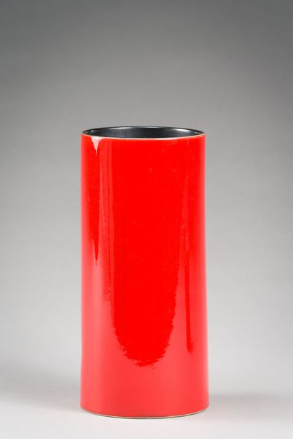 null 215 GEORGES JOUVE (1913-1997)

Important vase cylindre en céramique émaillée...
