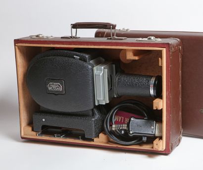 null Cinema, film equipment. In suitcase, Leitz Wetzlar projector with accessori...