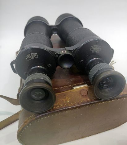 null Carl Zeiss Jena set: pair of Carl Zeiss Jena Dekar 10 x 50 binoculars and a...
