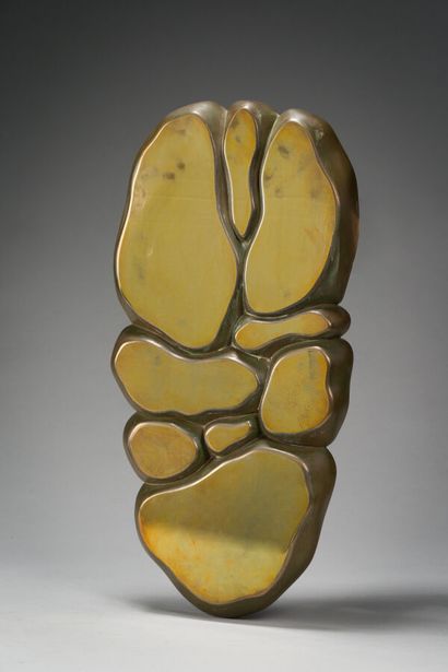 null 50. Mitsuo KANO (1933)

Sculpture en métal mat et brillant doré

Signée en bas.

60...