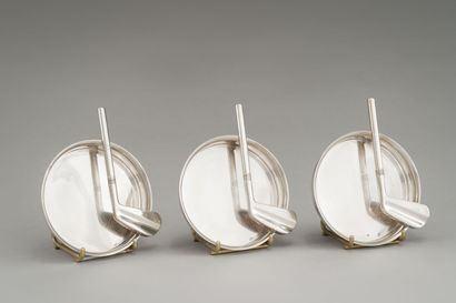 null Suite of three silver ashtrays (925/1000e), with decoration of golf clubs.

Weight...